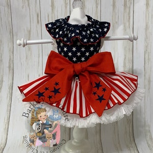 Robe de chien de jour de l&#39;indépendance pour petits chiens, vêtements de chien de fille, vêtements d&#39;été de chien, tenue de chien étoiles et rayures du 4 juillet, tenues de chien personnalisées