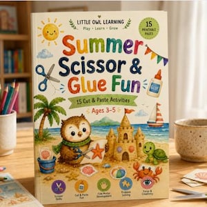 Op de afbeelding: Een activiteitenboek met zachte kaft getiteld Summer Scissor & Glue Fun voor kinderen van 3-5 jaar, met een uil op het strand met een zandkasteel, palmboom en zeedieren. De kaft bevat illustraties van een schaar, lijm en 15 printbare pagina's.