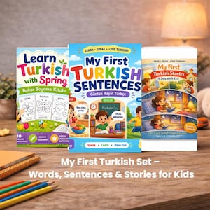 Op de afbeelding: Een set van drie Turkse taalleerboeken voor kinderen. De boeken bevatten titels als "Learn Turkish with Spring" en "My First Turkish Sentences". De set is ontworpen om woorden, zinnen en verhalen te leren.