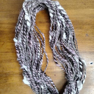 Filato filato a mano Nubbly Finn lana di pecora islandese + Angora Slubs Maine Made grigio naturale 1,2 oz