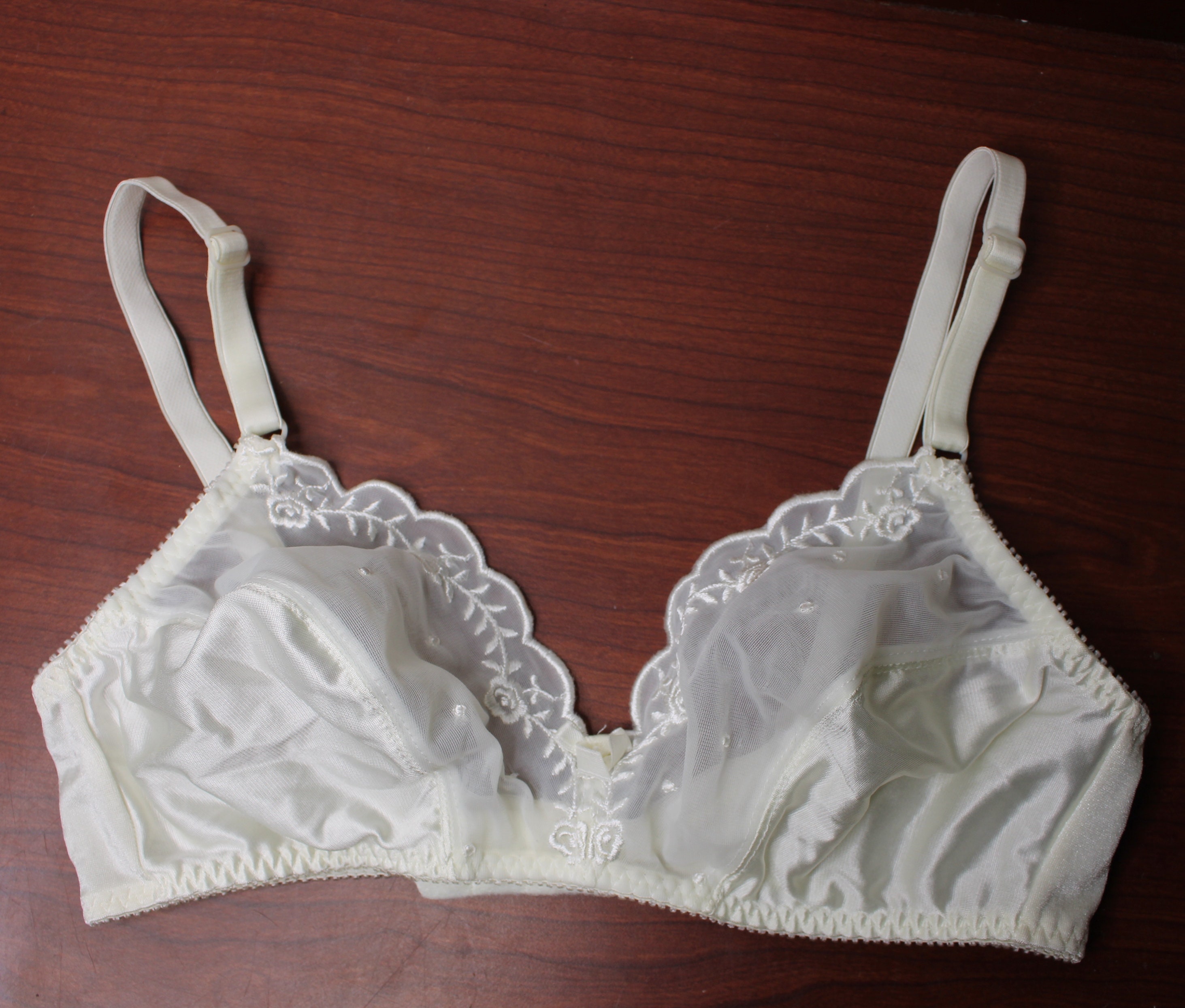 Bras vassarette sale
