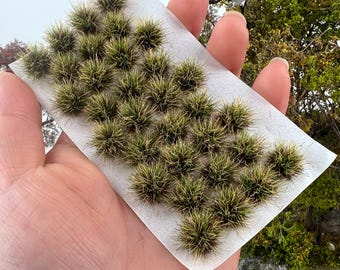 Miniature Grass Tuft Bush Clusters, Model Railway Scenery (32pcs)