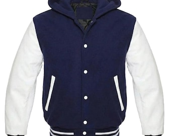 Marineblauwe wollen varsityjack heren, Letterman met capuchon en witte leren mouwen