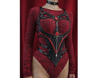 Arnés de cuero negro y rojo de lujo: faja gótica con tirantes ajustables