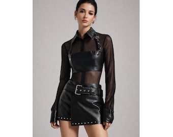 Conjunto de dos piezas de malla de cuero negro para mujer, top corto de manga larga transparente con corpiño de cuero auténtico, minifalda con cinturón, atuendo gótico de calle.
