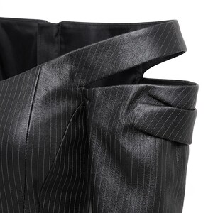 Zwarte leren korsetjas, dames off-shoulder jas met krijtstreepmotief. afbeelding 4