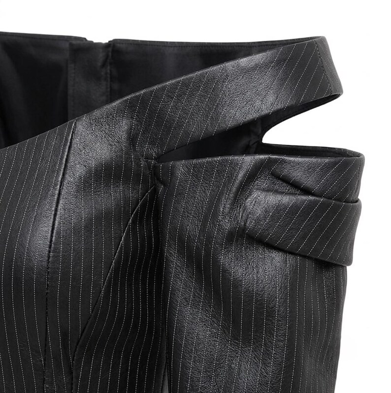 Zwarte leren korsetjas, dames off-shoulder jas met krijtstreepmotief. afbeelding 4