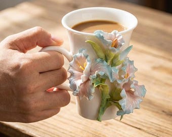 Taza de cerámica con diseño floral de iris en 3D hecha a mano, taza de café de cerámica artística de porcelana