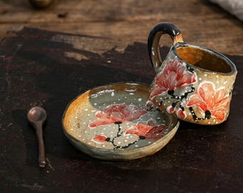 Taza de café de cerámica pintada a mano con diseño floral rojo, con platillo y cuchara, 300 ml. Juego de taza de té rústico Wabi Sabi, regalo Cottagecore para mamá amante de la naturaleza.