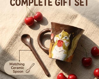 Taza de café con forma de ardilla y cuchara, juego de taza de cerámica rústica con cuchara, taza de arcilla hecha a mano con animales del bosque, regalo de otoño de estilo cottagecore
