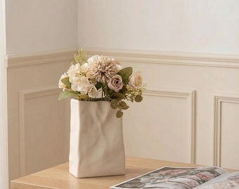 Jarrón de cerámica con forma de bolsa de papel, decoración nórdica para el hogar, escultura moderna.