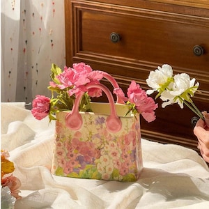 Handmålad keramisk vas, Coquette blomsterdekor, 18 cm
