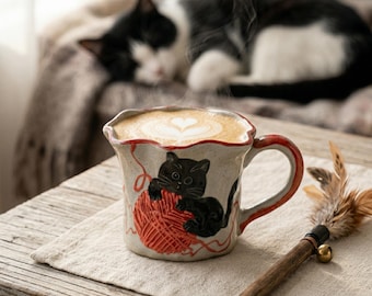 Taza de cerámica grande de 500 ml con diseño de gato negro pintado a mano.