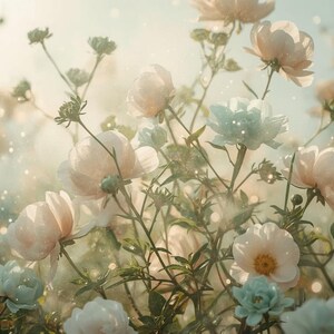 Könnte beinhalten: Ein verträumtes Bild eines Blumenfeldes in sanftem Fokus. Die Blumen sind eine Mischung aus blassrosa und hellblau, mit grünen Stielen und Blättern. Der Hintergrund ist ein weiches, verschwommenes Licht.