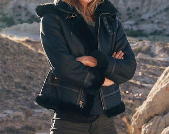 Chaqueta de piel de oveja para mujer con capucha, abrigo de invierno estilo aviador negro, chaqueta con ribete de piel.