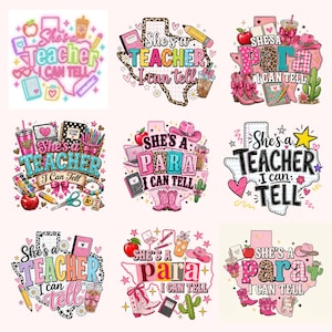Può includere: Una collezione di nove disegni grafici con il testo She's a Teacher I Can Tell o She's a Para I Can Tell. Le illustrazioni includono materiale scolastico, contorni del Texas, stivali da cowboy, cactus, mele e tazze di caffè in tonalità rosa.