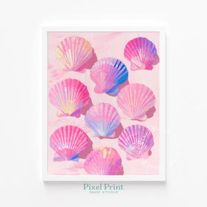 Könnte beinhalten: Ein gerahmter Druck mit einer Sammlung von farbenfrohen Muscheln. Die Muscheln sind in Rosa-, Blau- und Gelbtönen auf einem hellrosa Hintergrund gemalt. Der Druck enthält den Text "Pixel Print Shop Studio".