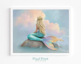 夢のような人魚のプリント - 柔らかな水彩パステルカラーの海岸沿いのファンタジーアート、カラフルな尾の保育園の壁飾り、おとぎ話のような海のデジタルダウンロード