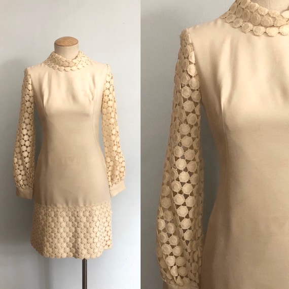 Vintage 60s Crochet Flower Dress / Flower Cream Fl
