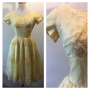 Vintage 50s yellow eyelet dress / 1950s Yellow party dress / Mid century circle skirt dress