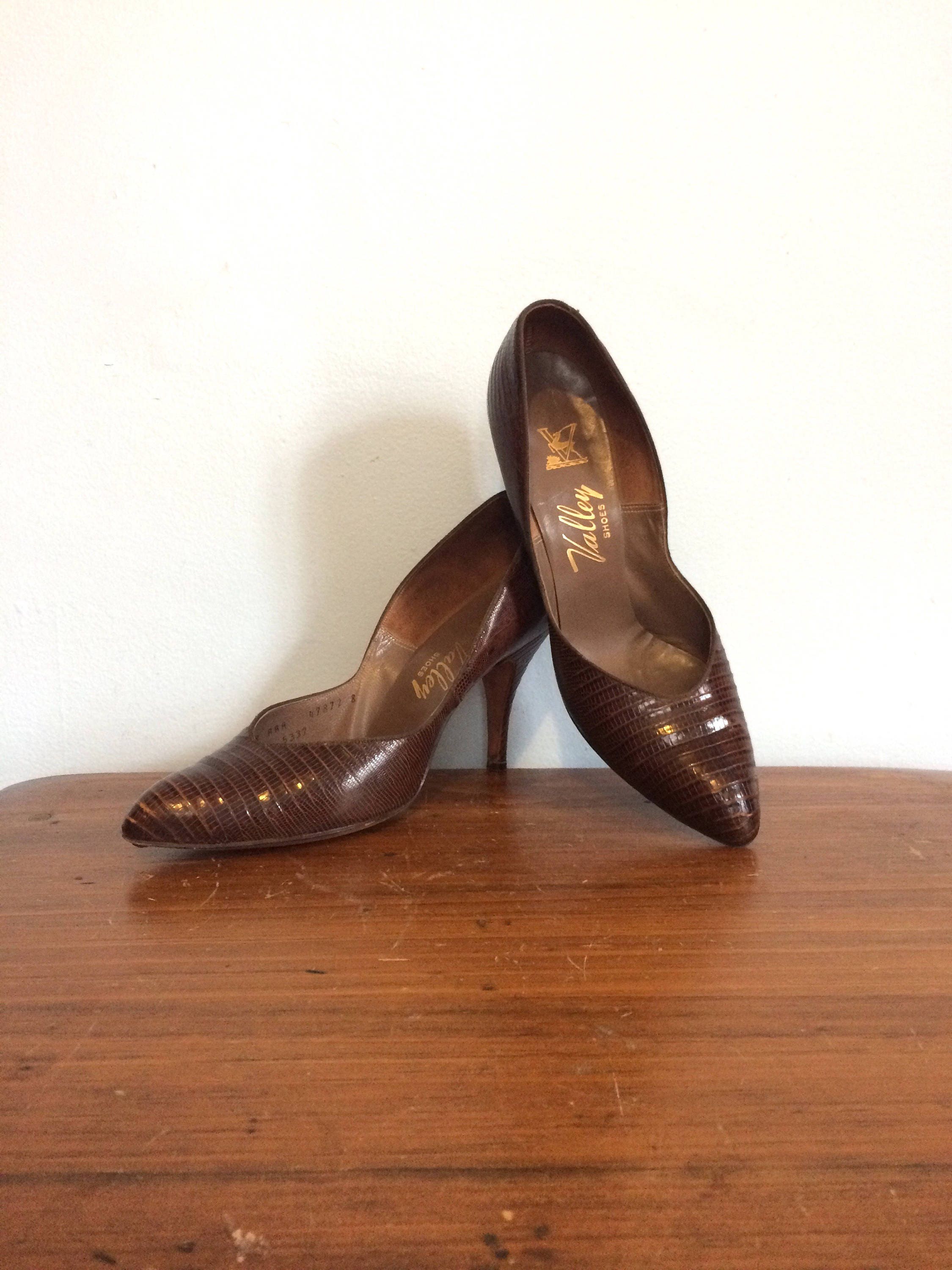 brown snakeskin pumps