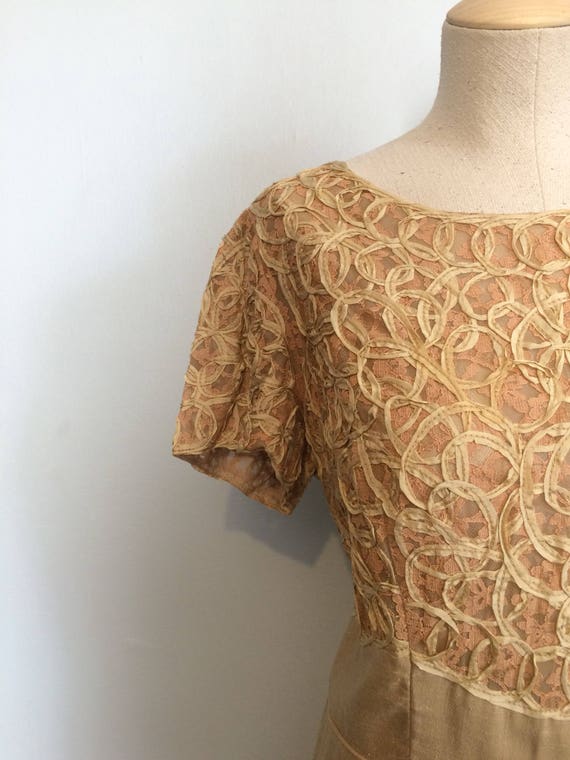 Vintage 60s Crochet Ribbon and Linen Wiggle Dress… - image 7