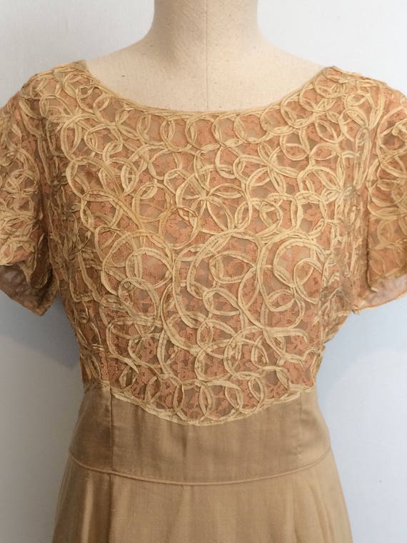 Vintage 60s Crochet Ribbon and Linen Wiggle Dress… - image 3