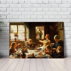 Puede incluir: Un cuadro enmarcado representa a una familia reunida alrededor de una mesa, iluminada por la luz natural de una ventana. Se ve un caballo a través de una puerta. La escena está ambientada en un interior rústico, con una pared de ladrillos y una planta en maceta.