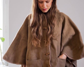 Vintage 70s wool camel brown cape duffle coat with toggles size S-L