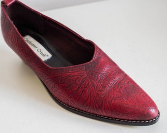 Vintage 80s cherry red leather embossed cowboy / western slides - mules size 41 EU 10 US