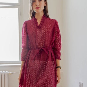 Vintage 60s handmade magenta lace shift dress with tie belt size S M