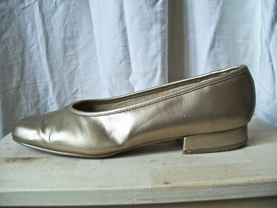 gold flats size 10