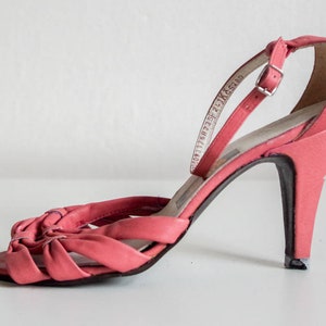 Tacones vintage de tiras de cuero color rosa chicle &quot;Barbie Beauts&quot; de los años 70, talla 37 UE 6 EE. UU.