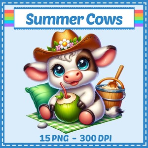 Pode incluir: Uma vaca de desenho animado usando um chapéu de cowboy marrom com flores, segurando um coco verde com um canudo vermelho. Ao lado da vaca há um balde de madeira com uma pá. O texto Summer Cows e 15 PNG - 300 DPI é visível no fundo azul.