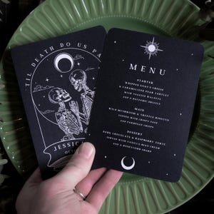 Carte de menu de mariage tarot, design pour les amateurs de squelettes jusqu'à la mort, menu personnalisé pour mariages gothiques et alternatifs