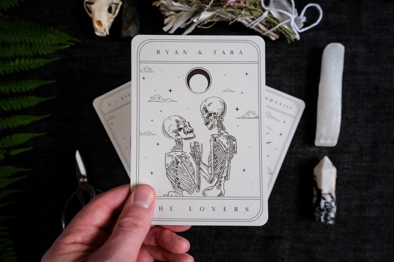 3-teilige Tarot Spread Hochzeitseinladung Set | Gothic Lovers Sonne Ace of Cups Design Bild 10