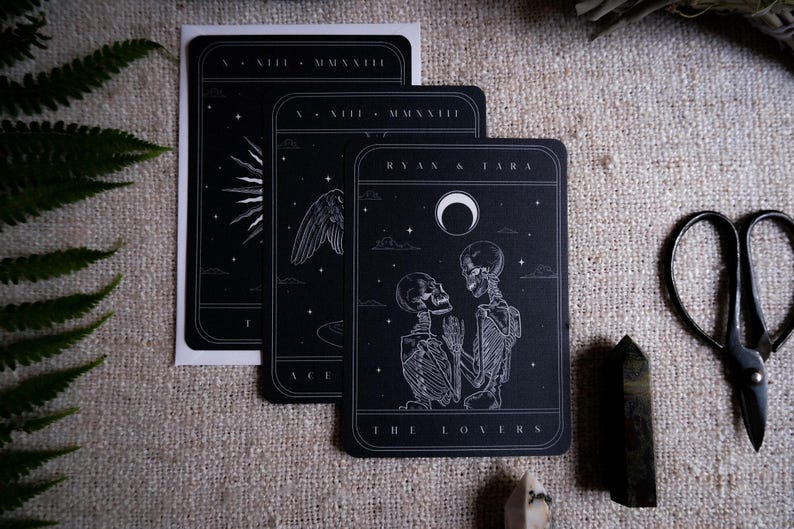 3-teilige Tarot Spread Hochzeitseinladung Set | Gothic Lovers Sonne Ace of Cups Design Bild 3