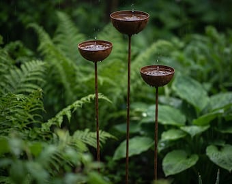 Comedero para pájaros de metal oxidado, recolector de lluvia rústico, decoración de jardín con estaca, cuenco de agua silvestre