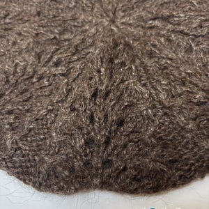 BARRO - Handgeweven baret van biologische lamawol | Winterbaret voor dames afbeelding 3