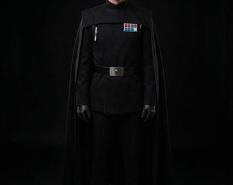 Disfraz de oficial imperial inspirado en Star Wars con cinturón de cuero. Disfraz negro de oficial del Imperio Galáctico.