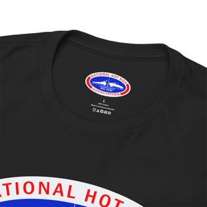 Koszulka z logo National Hot Rod Association | Owalny emblemat wyścigów drag zdjęcie 3