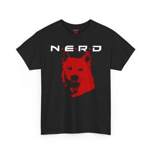 Camiseta con estampado de cabeza de lobo rojo estilo NERD / Camiseta gráfica estilo banda vintage