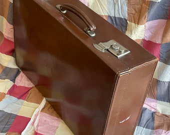 Petite valise week-end en cuir vintage des années 1950