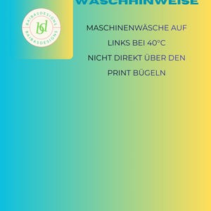 Puede incluir: Un gr&aacute;fico con instrucciones de lavado en alem&aacute;n. El texto incluye "WASCHHINWEISE", "MASCHINENW&Auml;SCHE AUF LINKS BEI 40&deg;C" y "NICHT DIREKT &Uuml;BER DEN PRINT B&Uuml;GELN". Un logotipo con "AIBASDESIGNS" est&aacute; en la esquina superior izquierda.