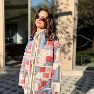 Retro-Chic Handmade Style: Bunte gesteppte Patchwork-Jacke