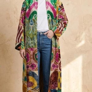 Handgewebter Kaftan-Kimono-Mantel aus Seidensamt im Ikat-Patchwork-Stil, Boho-Statement-Oberbekleidung