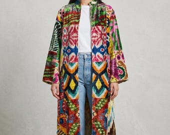 Kimono kaftano in velluto di seta ikat lavorato a mano, cappotto stile boho con patchwork, capospalla di tendenza.