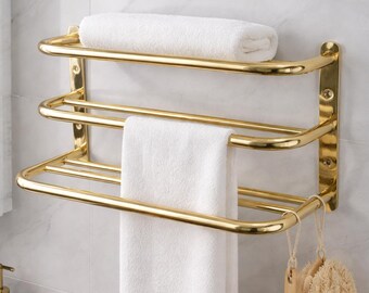 Toallero de latón macizo con rejilla de secado integrada, estilo hotelero de lujo.