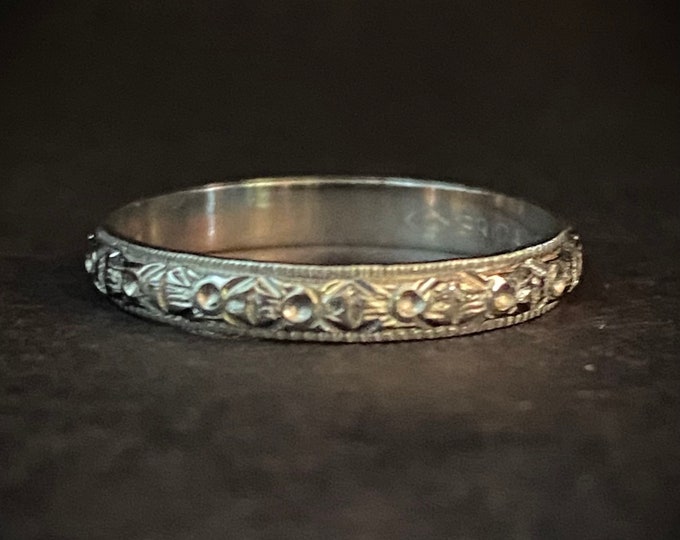 Intricate Carved Vintage 18k White Gold Wedding Band - Size 4.75