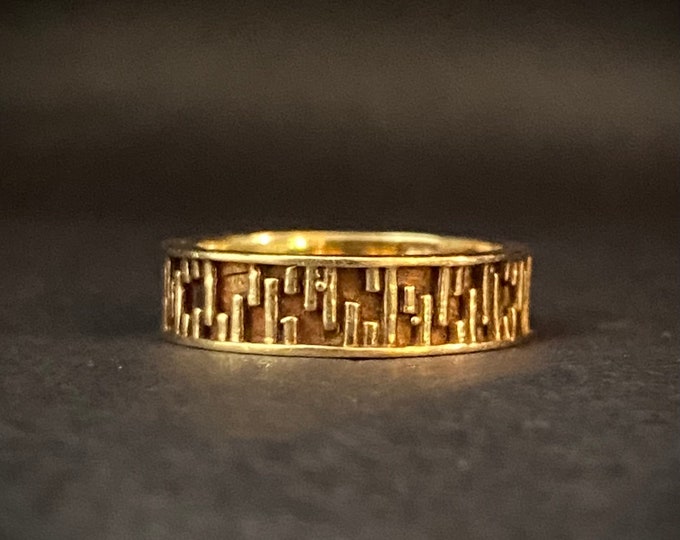 Geometric Carved Vintage 18k Yellow Gold Wedding Band -Signed Tiffany -  Size 4.5